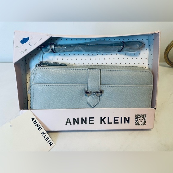 ANNE KLEIN Wristlet NWT - Picture 11 of 11